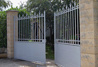 Installation de portail battant par Clôture Habitat à Saint-Savin